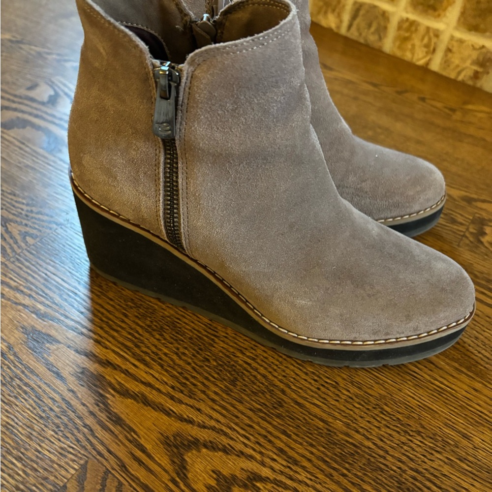 Easy Spirit Jayda Taupe Suede Wedge Boots